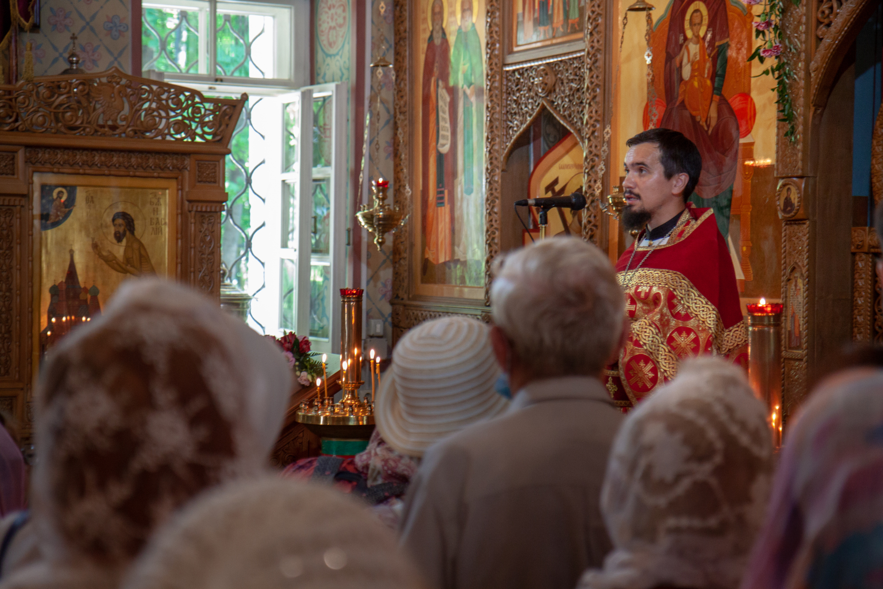 Архиерейское богослужение в храме святых бессребреников Космы и Дамиана в Космодемьянском