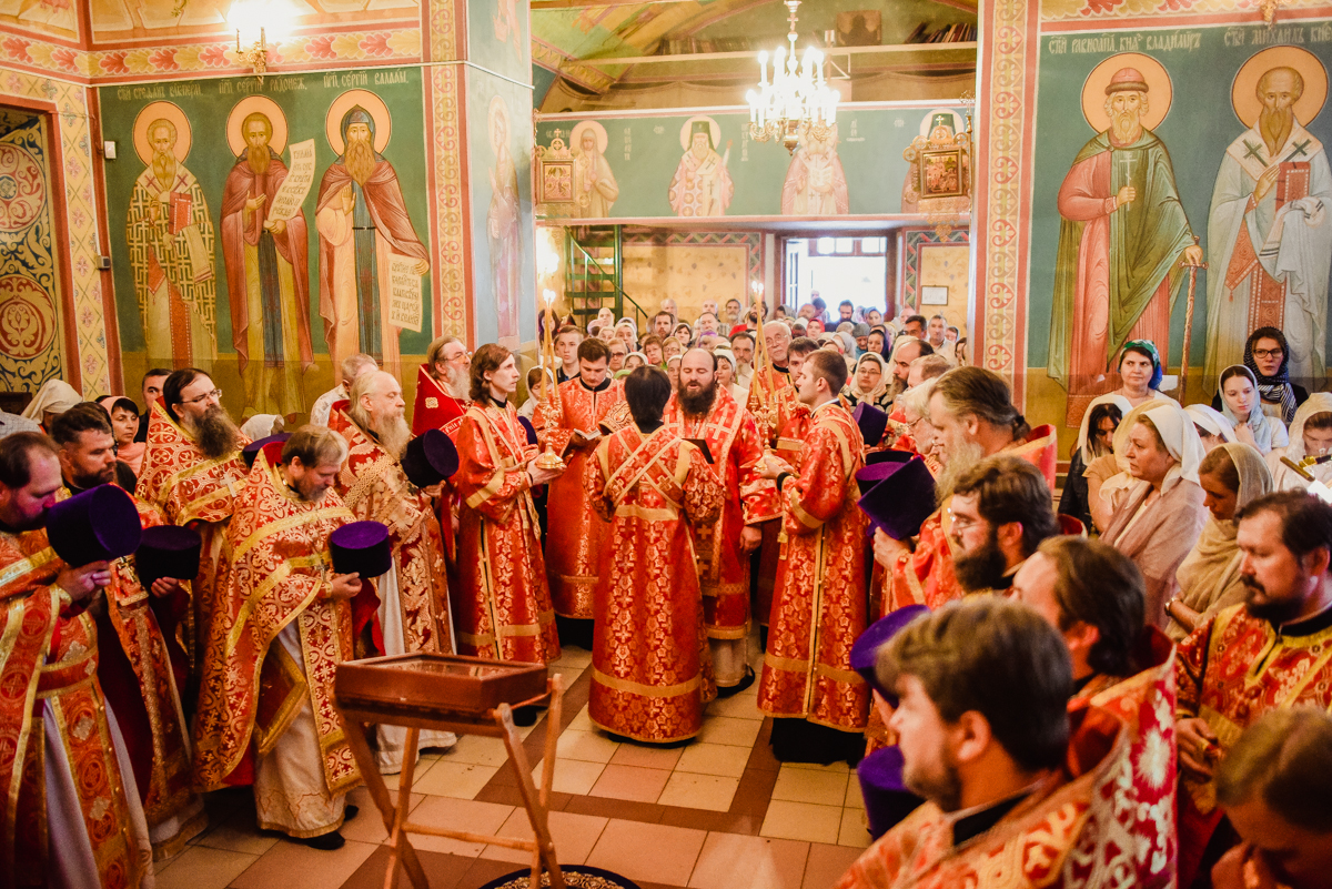 Престольный праздник в храме святых бессребреников Космы и Дамиана в Космодемьянском