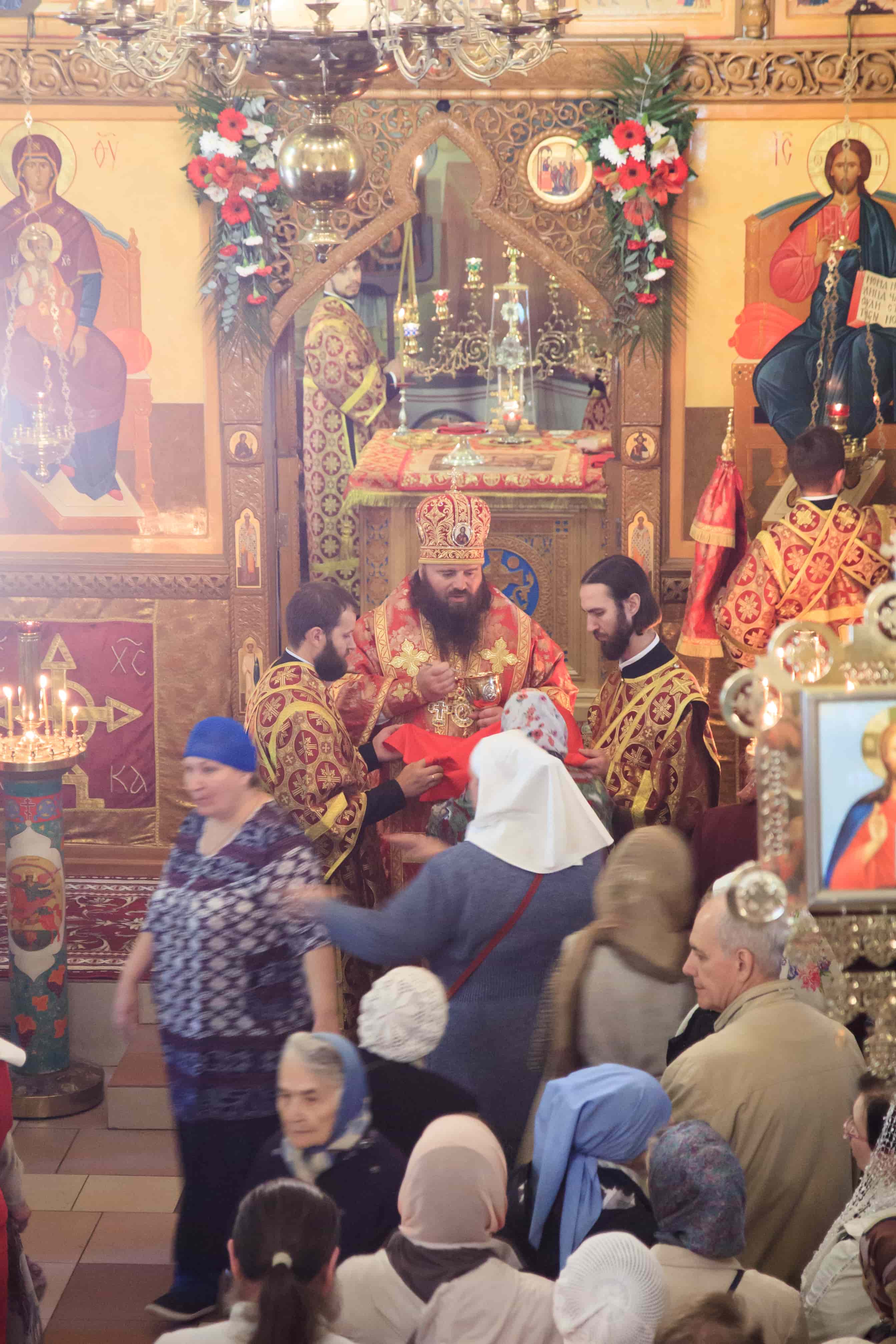 Управляющий викариатством совершил богослужение в храме святых бессребреников Космы и Дамиана в Космодемьянском