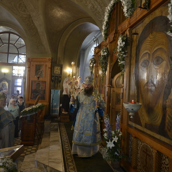 Храм благовещения богородицы в петровском парке