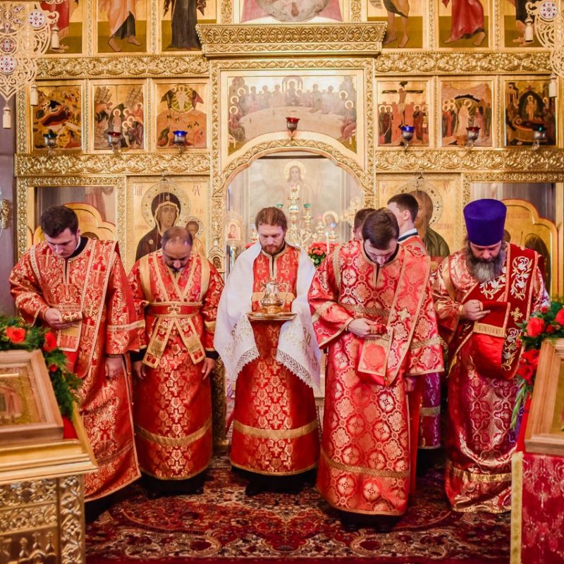 Храм бориса и глеба. Храм Бориса и Глеба в Дегунино. Храм святых страстотерпцев Бориса и Глеба в Дегунино. Храм Бориса и Глеба в Дегунино Пасха. Храм Бориса и Глеба в Дегунино священники.