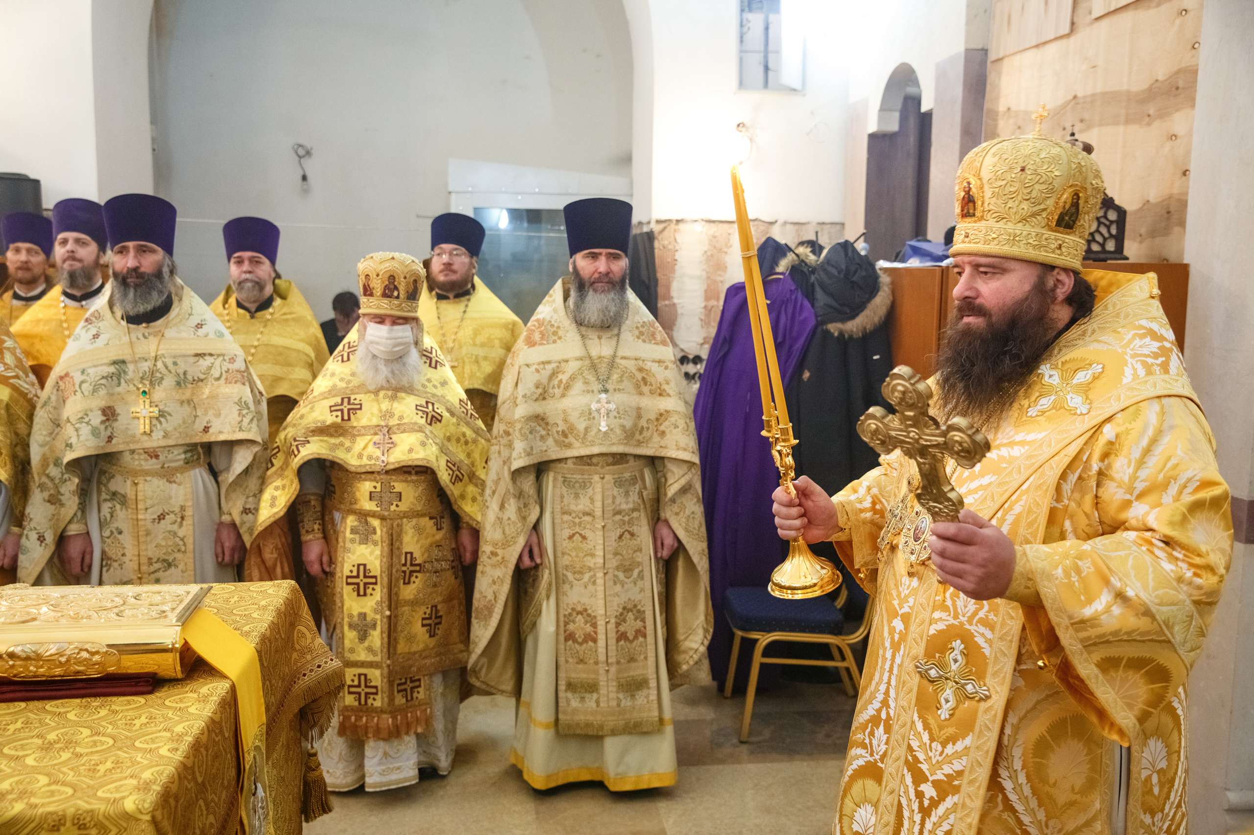 Викариат. Храм Спиридона Тримифунтского в Коптево. Церковь святителя Спиридона Тримифунтского Луховка освящение. Праздник Спиридона Тримифунтского в Коптево 25 декабря. Церковь Спиридона Тримифунтского в Москве в Коптево часы работы.